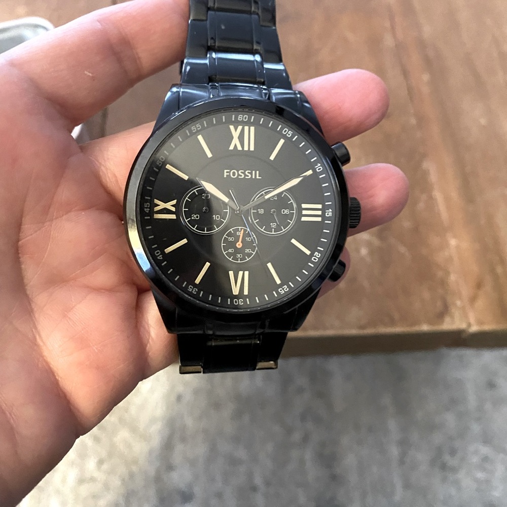 Men’s large Fossil watch.  Excellent condition. Extra links included. - Picture 3 of 4